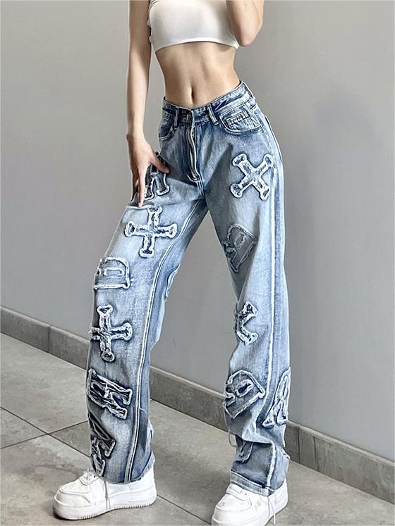 Faded boyfriend jeans with letter patch