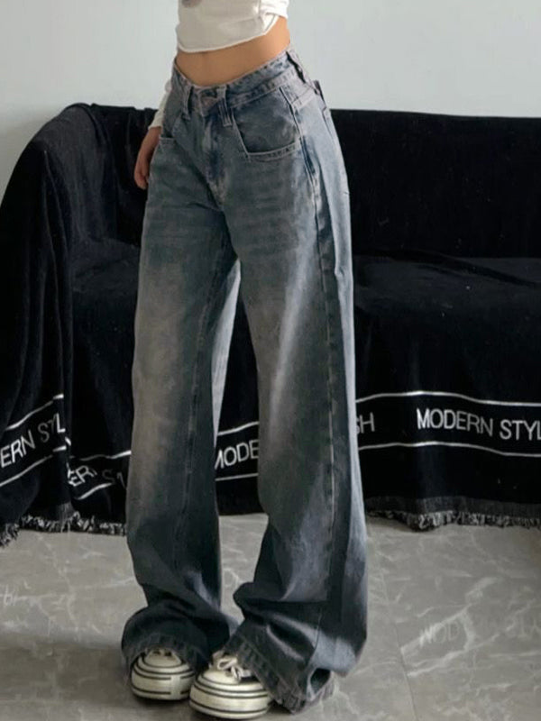 Vintage distressed boyfriend jeans with a wash effect
