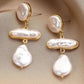 Weißer Vintage Barock Unregelmäßiger Ohrhänger mit Falschen Perlenverbunden