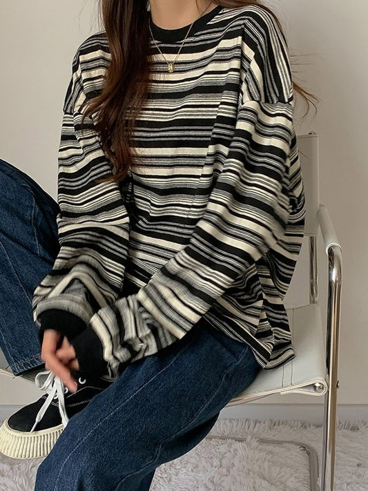 Vintage round neck oversize sweater with stripes