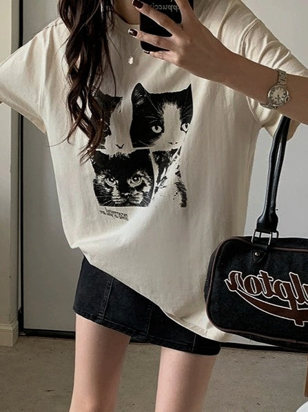 Vintage oversize T-shirt with short sleeves and cat print