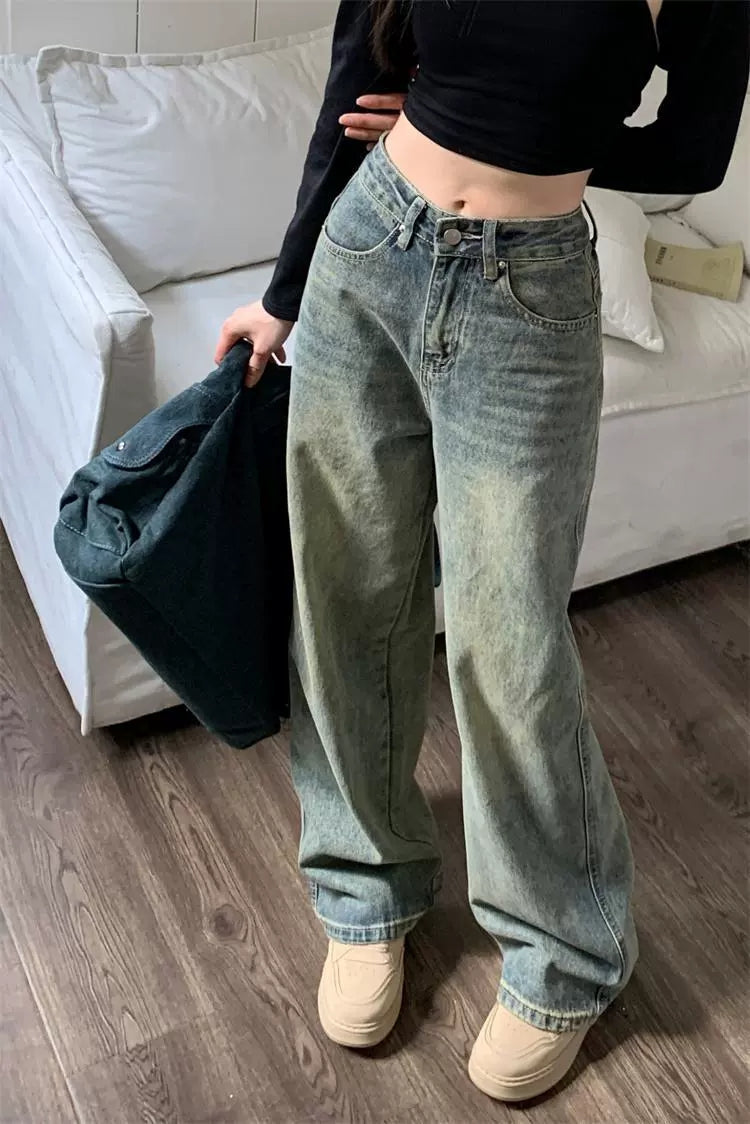 Vintage baggy boyfriend jeans with faded effect